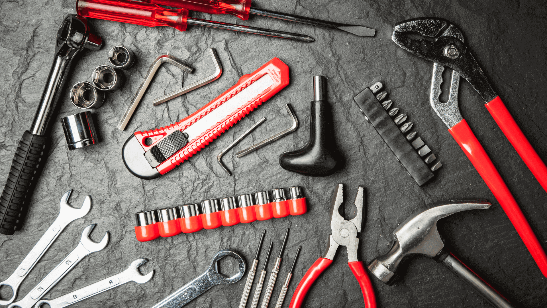 Dad loves his best friend home tool kits. Why don't you make a DIY for him