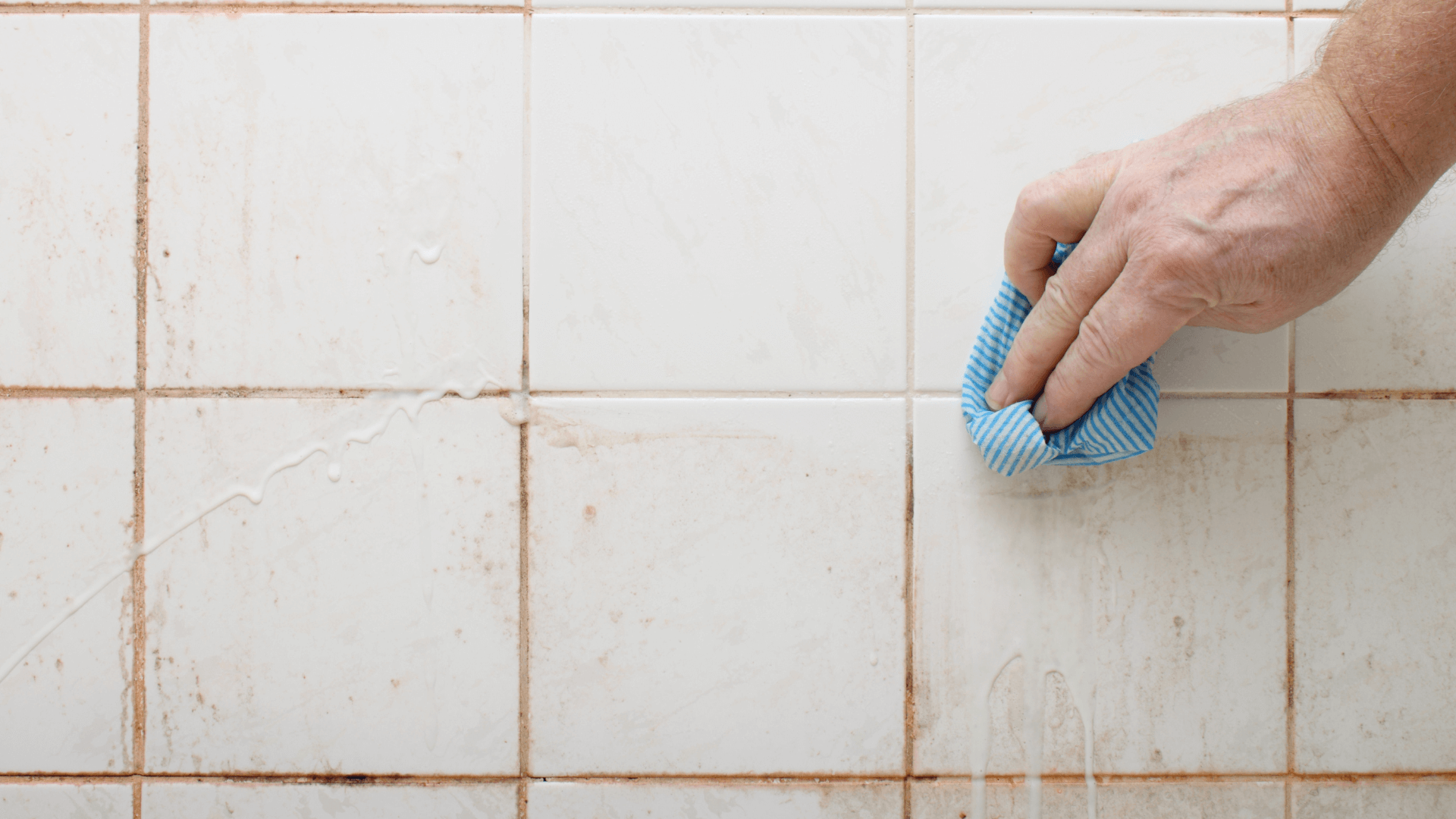Remove odors of your bathrooms by deep cleaning the toilet. Scrubbing and rinsing hard surfaces.