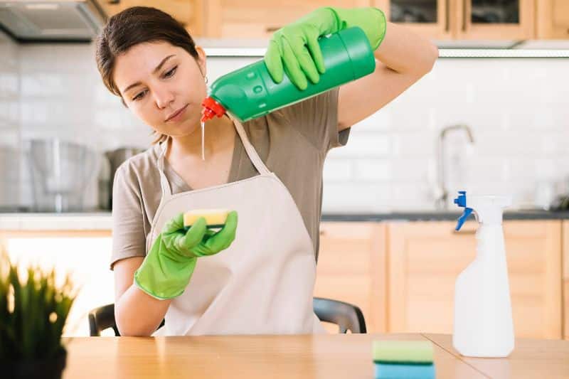 girl dooing DIY cleaning solutions