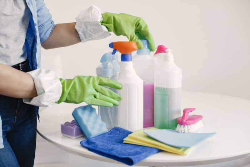 showing different DIY cleaning solutions