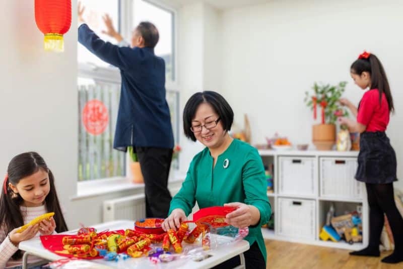 chinese family who is getting ready for the chi9nese new year