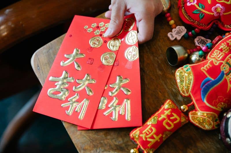 red envelopes, known as hongba